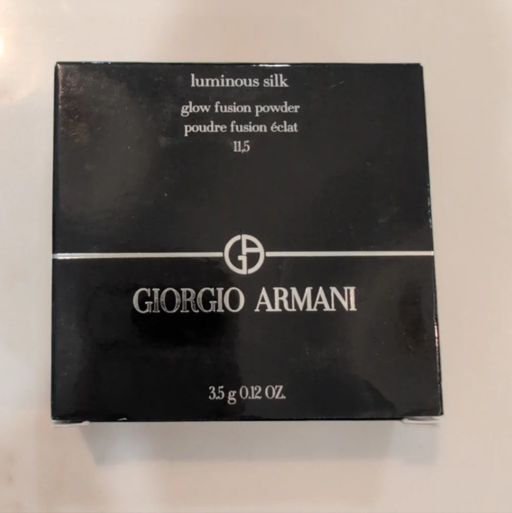 Giorgio Armani Luminous Silk Glow Fusion Powder - 11,5 - New